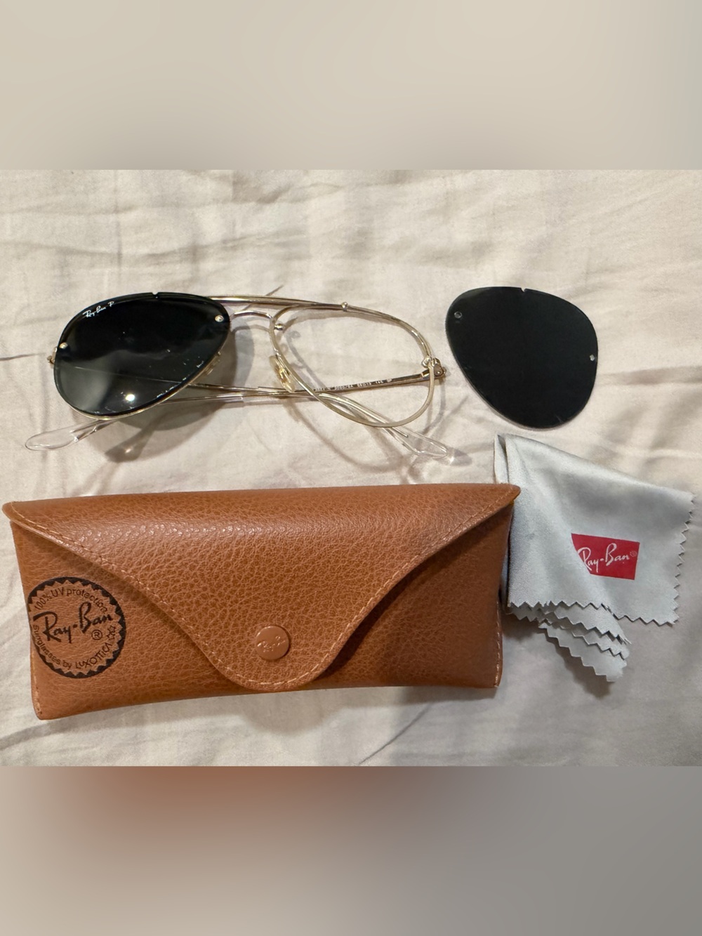 Ray-Ban Gold Frame Sunglasses with Black Lenses one lens needs fixing - Picture 1 of 4